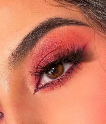 Cherry Red Makeup: повторяем хитовый макияж зимы 2025